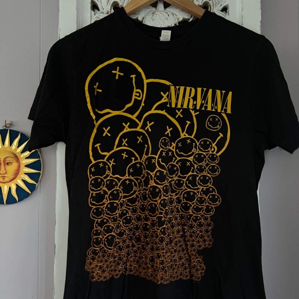 Nirvana Kurt Cobain Smiley Face Band Concert Shirt Size Medium.